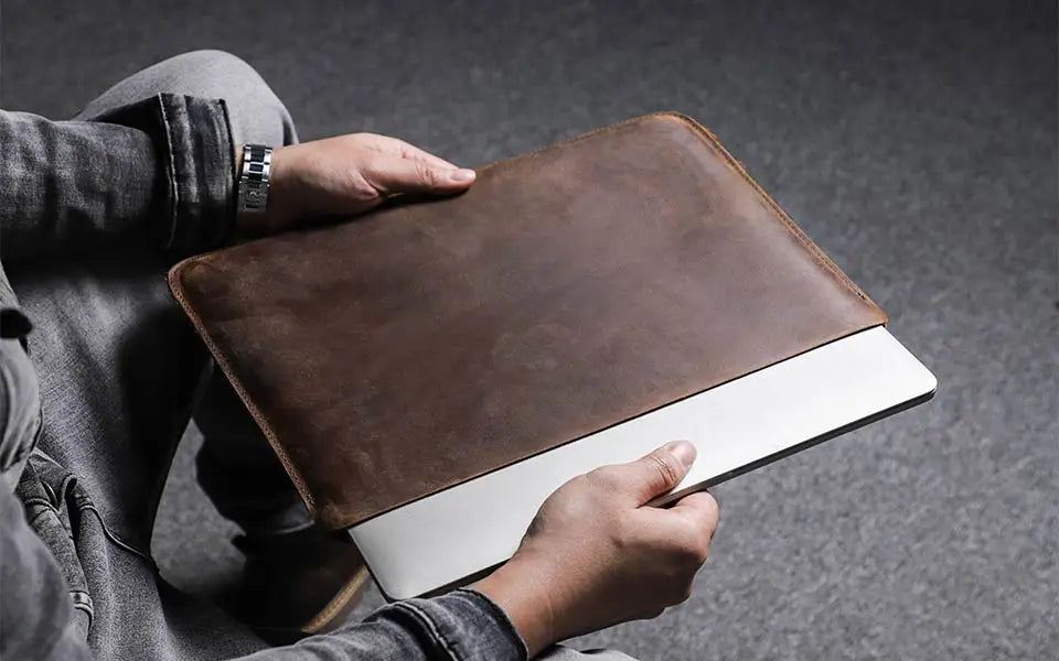 PRESTIGE LEATHER LAPTOP SLEEVE