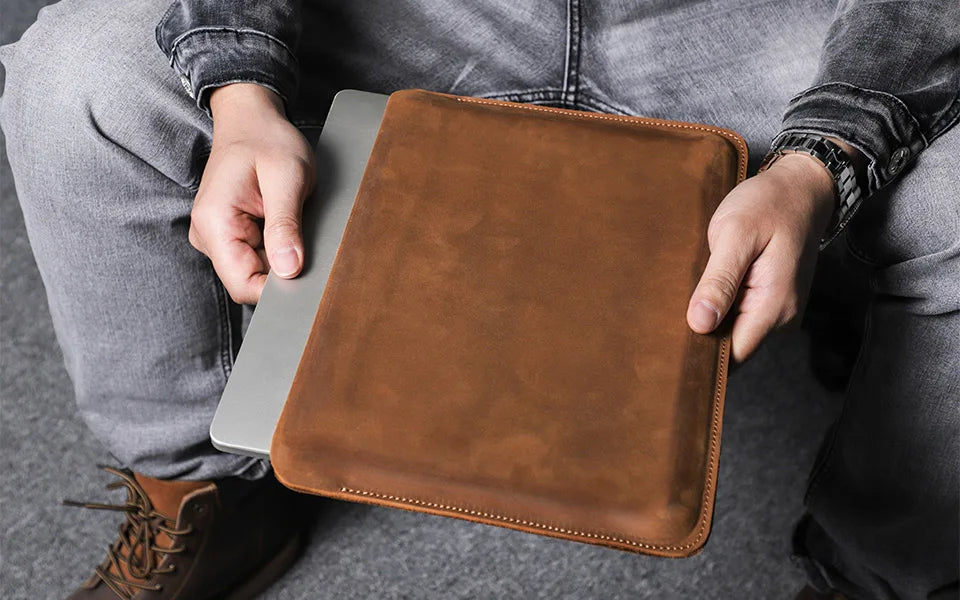 PRESTIGE LEATHER LAPTOP SLEEVE