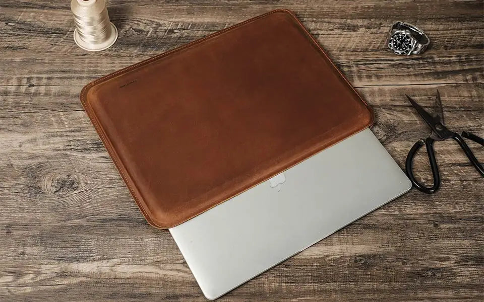 PRESTIGE LEATHER LAPTOP SLEEVE